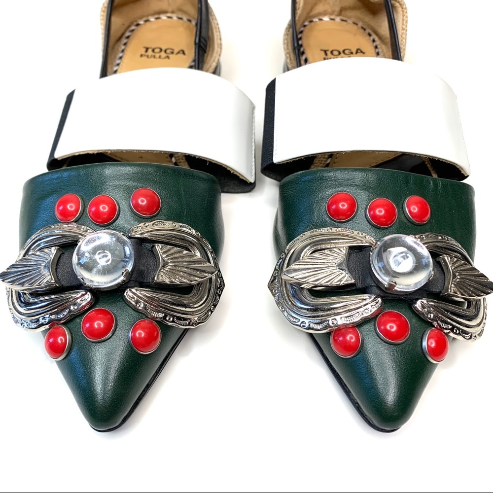 Auth TOGA pulla flats